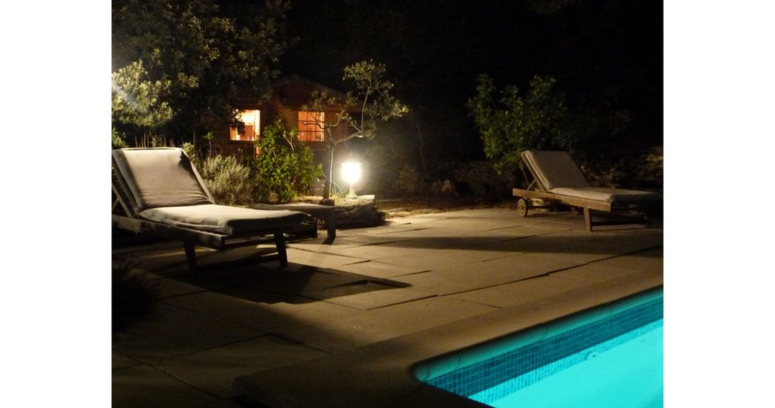EXTERIEURS-nuit-piscine